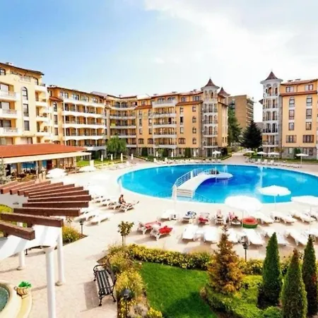 At Royal Sun, Sunny * סאני ביץ'
