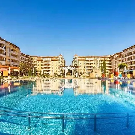 At Royal Sun, Sunny * סאני ביץ'