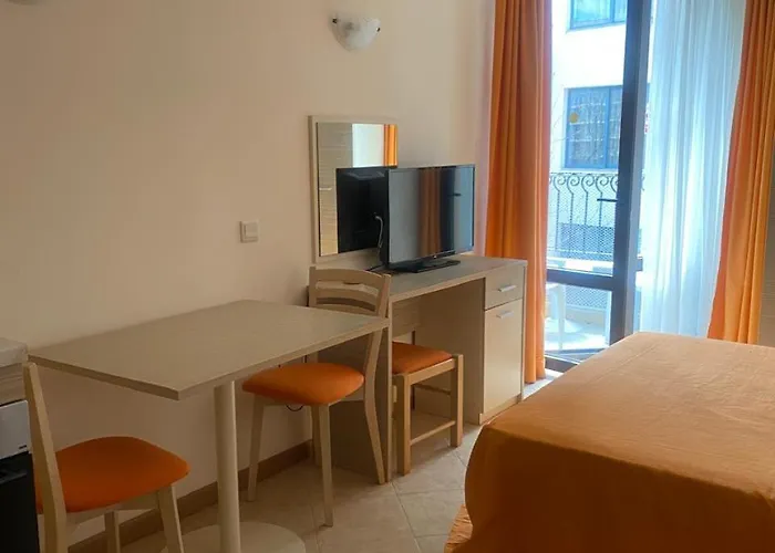 At Royal Sun, Sunny Apartamento